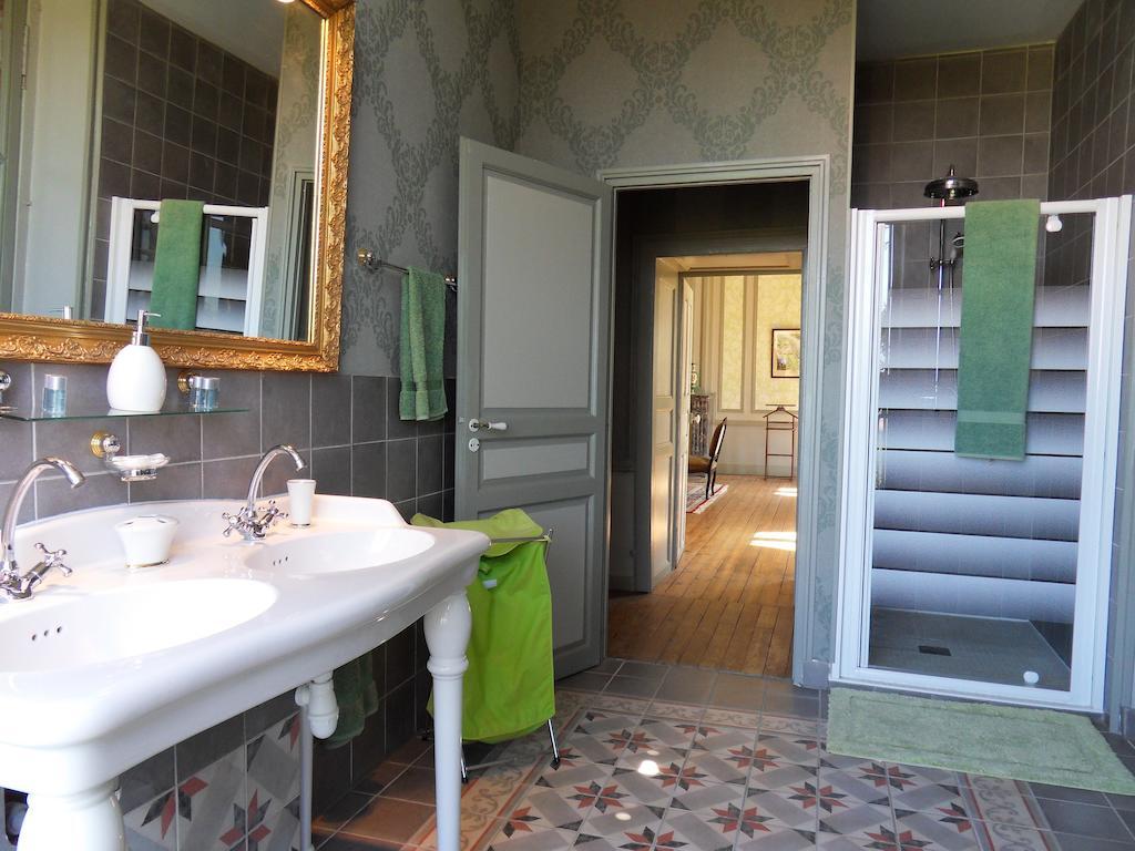 릴 주르당 Chateau De Clermont-Saves B&B 외부 사진