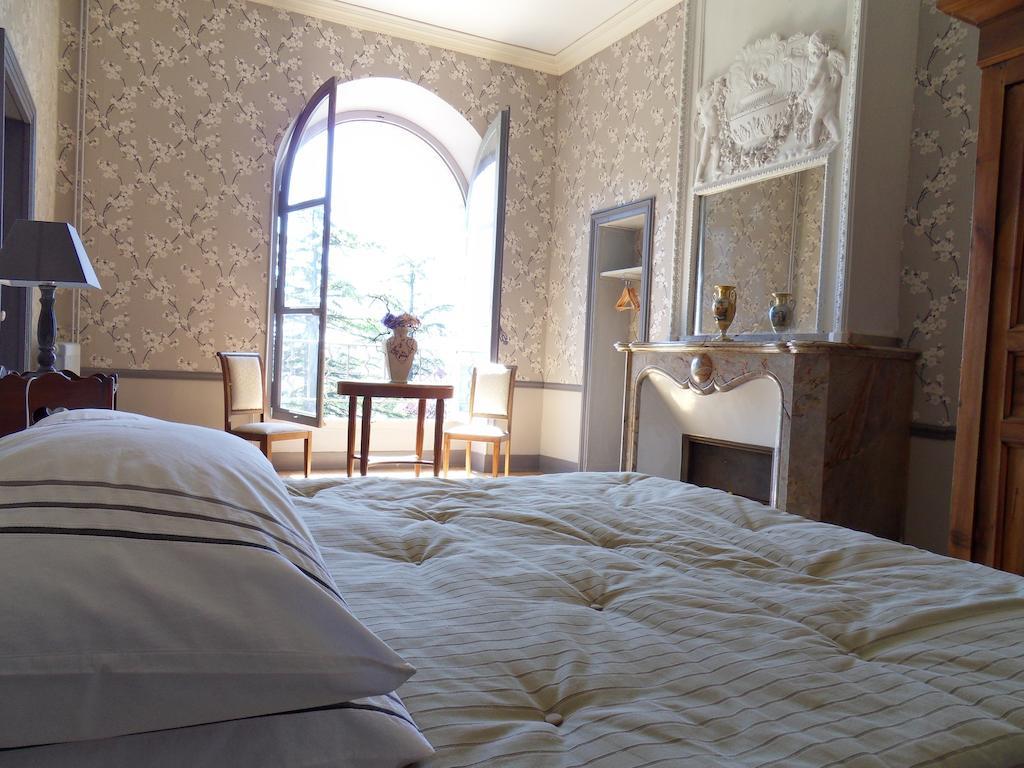 릴 주르당 Chateau De Clermont-Saves B&B 객실 사진