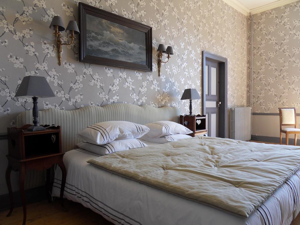 릴 주르당 Chateau De Clermont-Saves B&B 객실 사진
