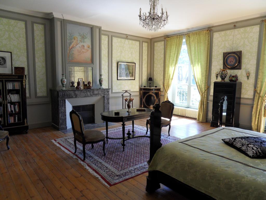 릴 주르당 Chateau De Clermont-Saves B&B 객실 사진