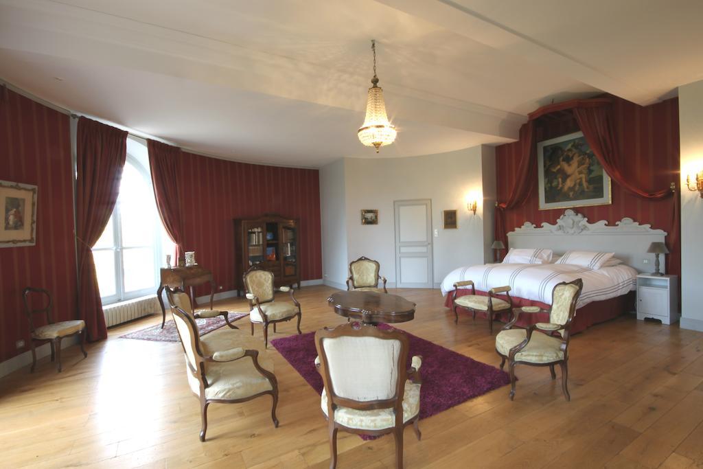 릴 주르당 Chateau De Clermont-Saves B&B 객실 사진