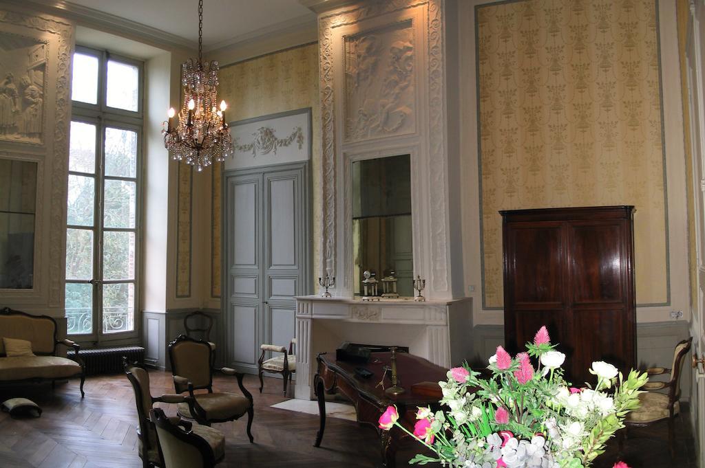 릴 주르당 Chateau De Clermont-Saves B&B 외부 사진