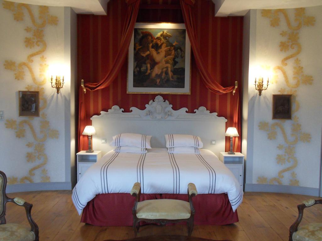 릴 주르당 Chateau De Clermont-Saves B&B 객실 사진